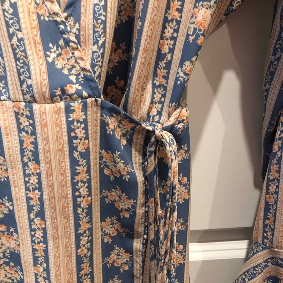 Lulus wrap top - Picture 5 of 7